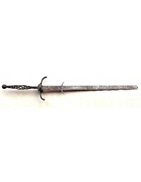 ÉPÉE À DEUX MAINS DE STYLE.
