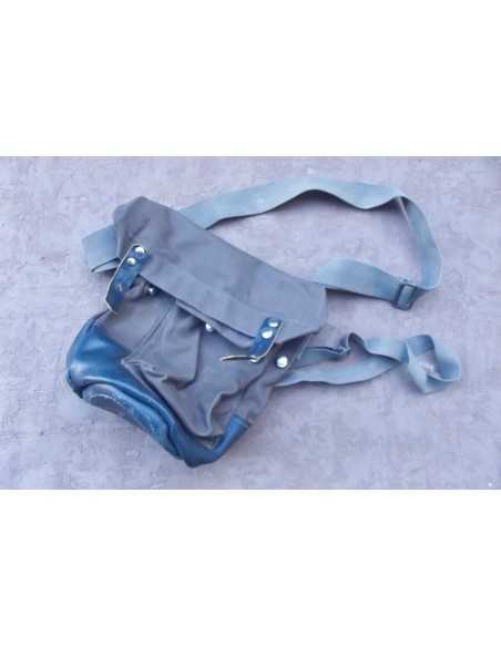 SAC DE MASQUE A GAZ SUEDOIS.