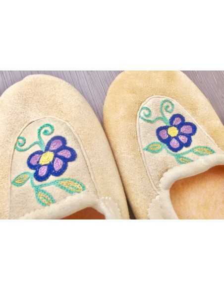 PAIRE DE MOCASSINS CREES