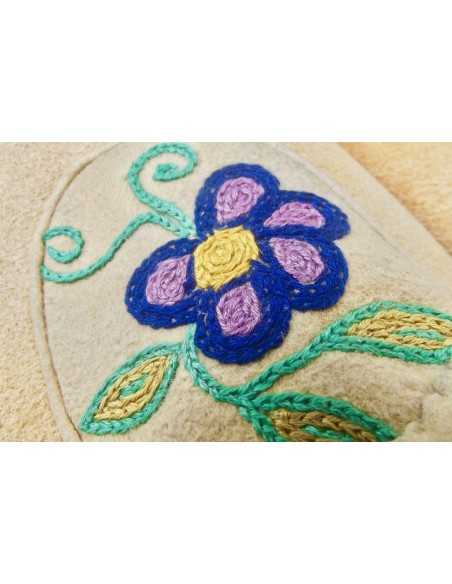 PAIRE DE MOCASSINS CREES