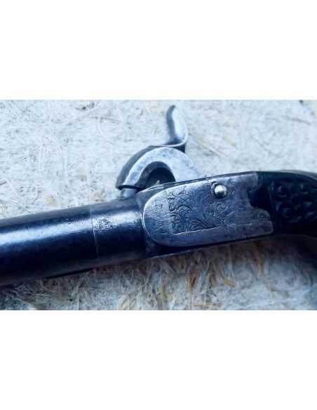 PISTOLET DE POCHE A PERCUSSION A CROSSE RENAISSANCE.