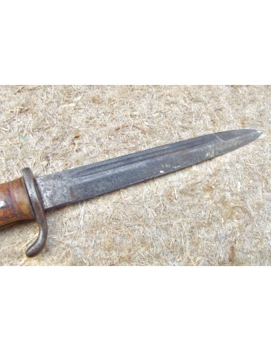 BAÏONNETTE-POIGNARD DE COMBAT...