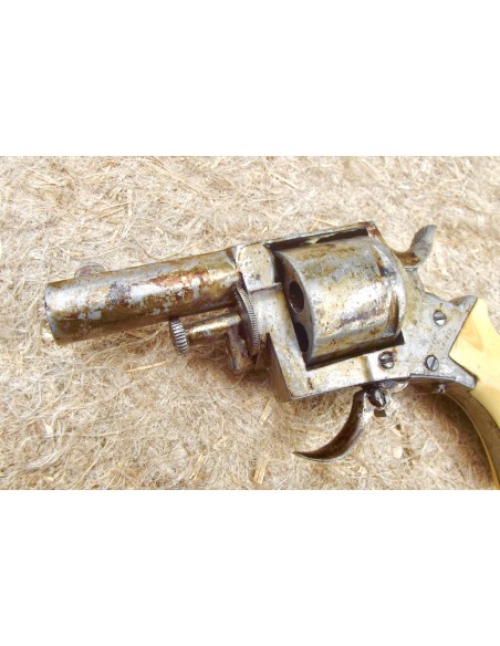 REVOLVER BELGE BRITISH BULLDOG A CROSSE D’IVOIRE.
