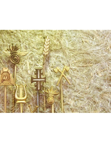 EPINGLES DE CRAVATE CIVILES ET MILITAIRES.