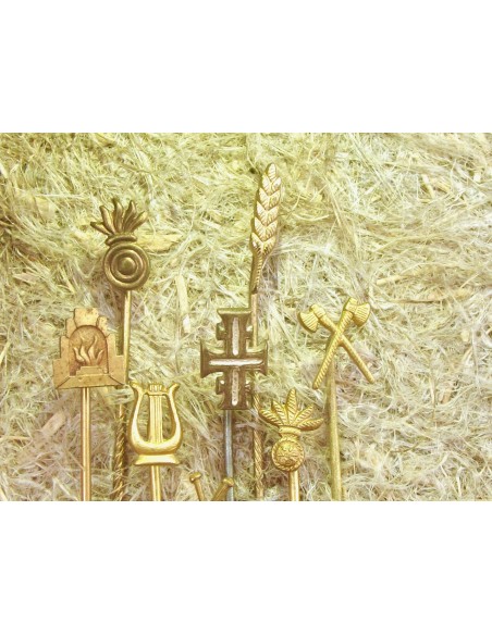 EPINGLES DE CRAVATE CIVILES ET MILITAIRES.