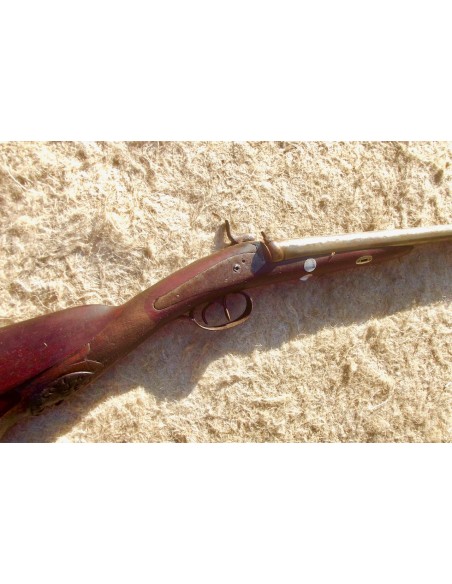 FUSIL DE CHASSE JUXTAPOSE A PERCUSSION CROSSE POLYCHROME.