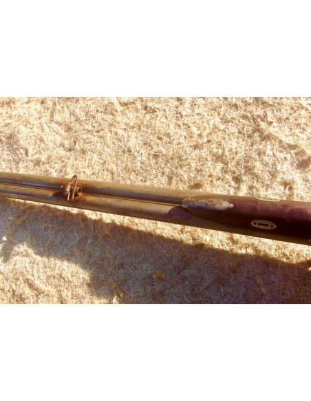 FUSIL DE CHASSE JUXTAPOSE A PERCUSSION CROSSE POLYCHROME.