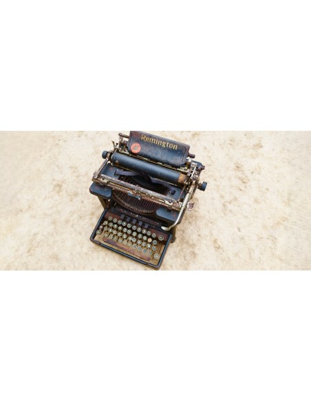 MACHINE A ECRIRE REMINGTON STANDARD No. 10.
