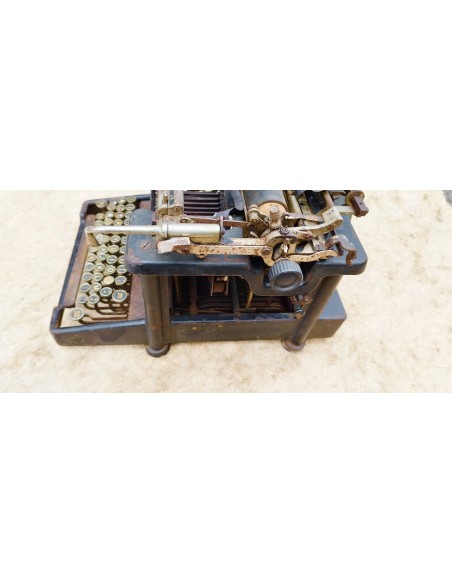 MACHINE A ECRIRE REMINGTON STANDARD No. 10.