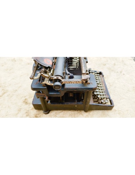MACHINE A ECRIRE REMINGTON STANDARD No. 10.