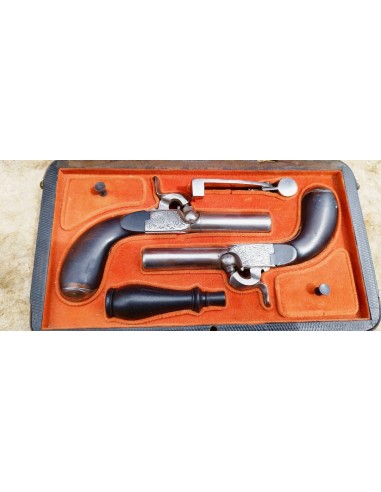 TRES BEAU COFFRET DE PISTOLETS DE...