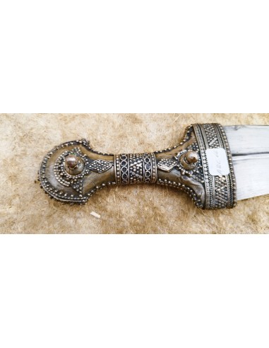 TRÈS BEAU ET LOURD DJAMBIYA YEMENITE.