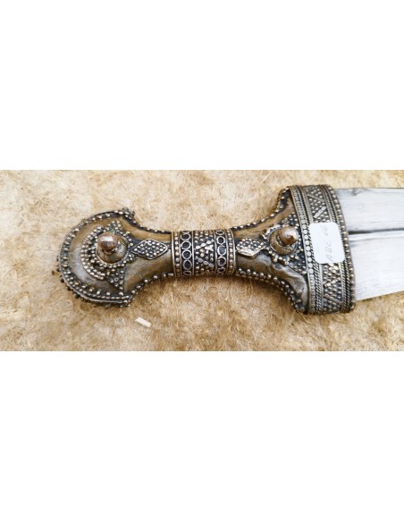 TRÈS BEAU ET LOURD DJAMBIYA YEMENITE.