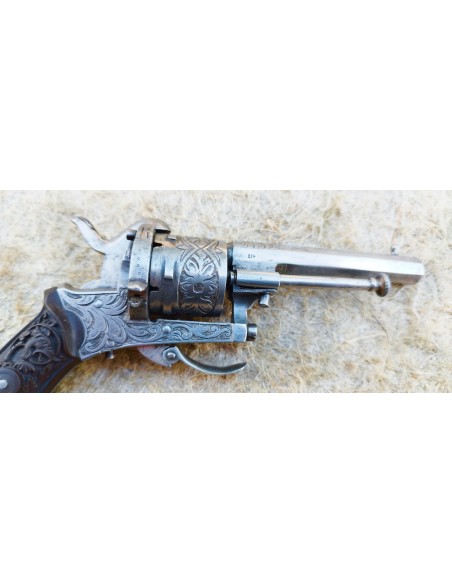 SYMPATHIQUE REVOLVER TYPE LEFAUCHEUX A PLAQUETTES « MONSTRUEUSES ».