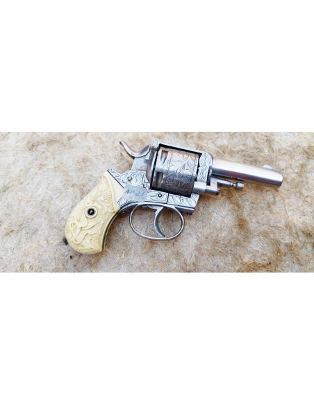 LUXUEUX REVOLVER BELGE BRITISH BULLDOG A CROSSE D’IVOIRE.
