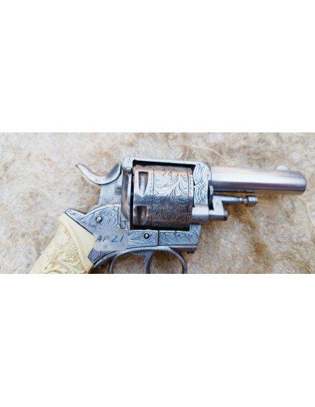 LUXUEUX REVOLVER BELGE BRITISH BULLDOG A CROSSE D’IVOIRE.