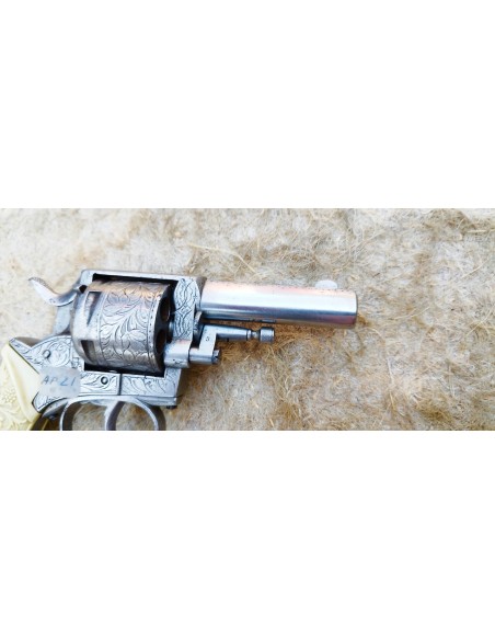 LUXUEUX REVOLVER BELGE BRITISH BULLDOG A CROSSE D’IVOIRE.