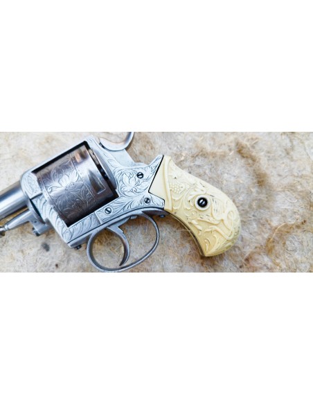 LUXUEUX REVOLVER BELGE BRITISH BULLDOG A CROSSE D’IVOIRE.
