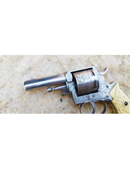 LUXUEUX REVOLVER BELGE BRITISH BULLDOG A CROSSE D’IVOIRE.