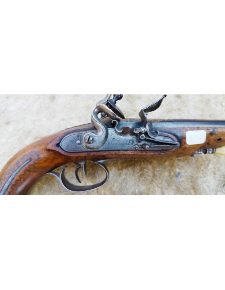 MAGNIFIQUE PISTOLET DE VOYAGE JUXTAPOSE A SILEX.