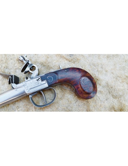 PISTOLET DE POCHE A BAÏONNETTE LANÇANTE.