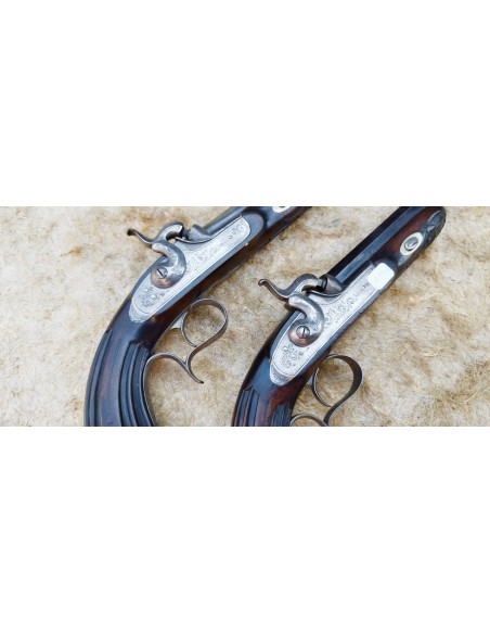 TRES BELLE PAIRE DE PISTOLETS DE DUEL A PERCUSSION