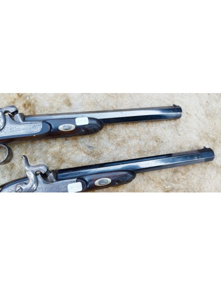 TRES BELLE PAIRE DE PISTOLETS DE DUEL A PERCUSSION