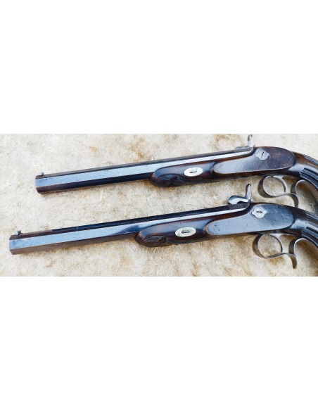 TRES BELLE PAIRE DE PISTOLETS DE DUEL A PERCUSSION