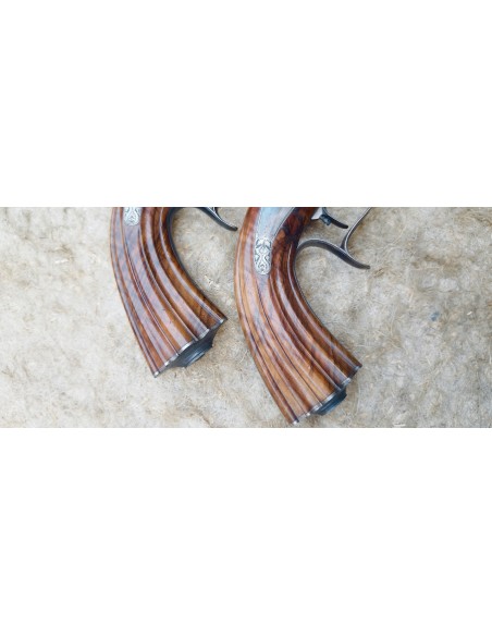 MAGNIFIQUE PAIRE DE PISTOLETS DE DUEL A PERCUSSION EN COFFRET.