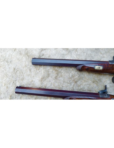 MAGNIFIQUE PAIRE DE PISTOLETS DE DUEL A PERCUSSION EN COFFRET.