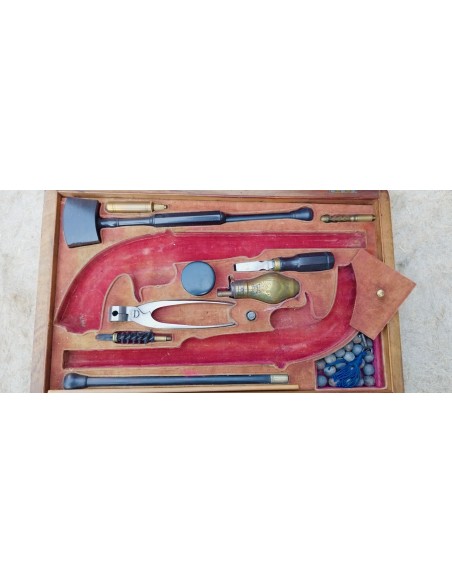 MAGNIFIQUE PAIRE DE PISTOLETS DE DUEL A PERCUSSION EN COFFRET.